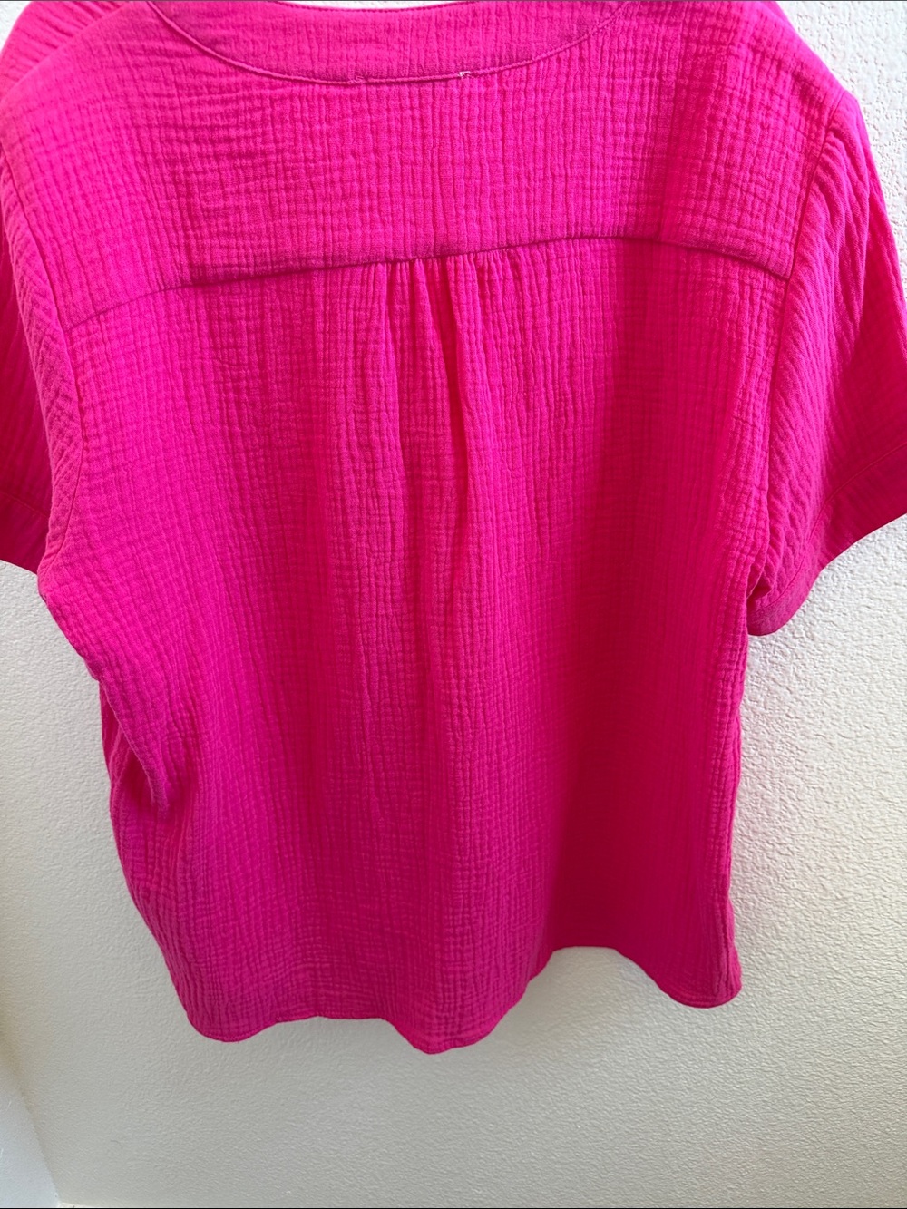 NWOT Staccato Vibrant Pink Gauze Short Sleeve Blouse. - Picture 7 of 7